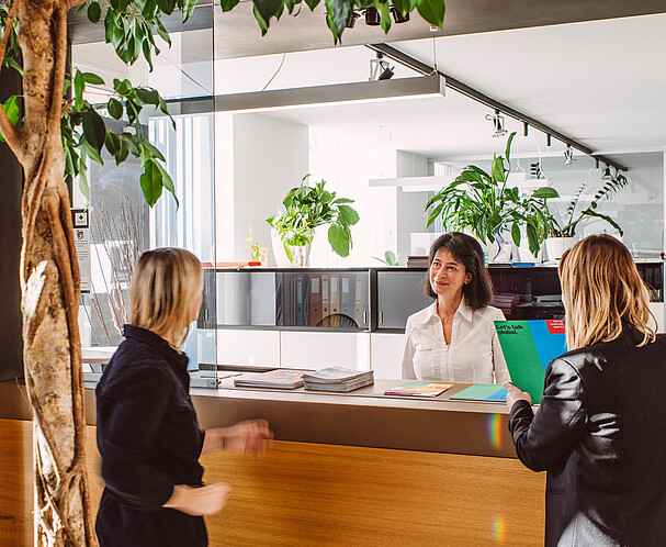 Expat Center Vienna's Expat Cetre reception area with three women